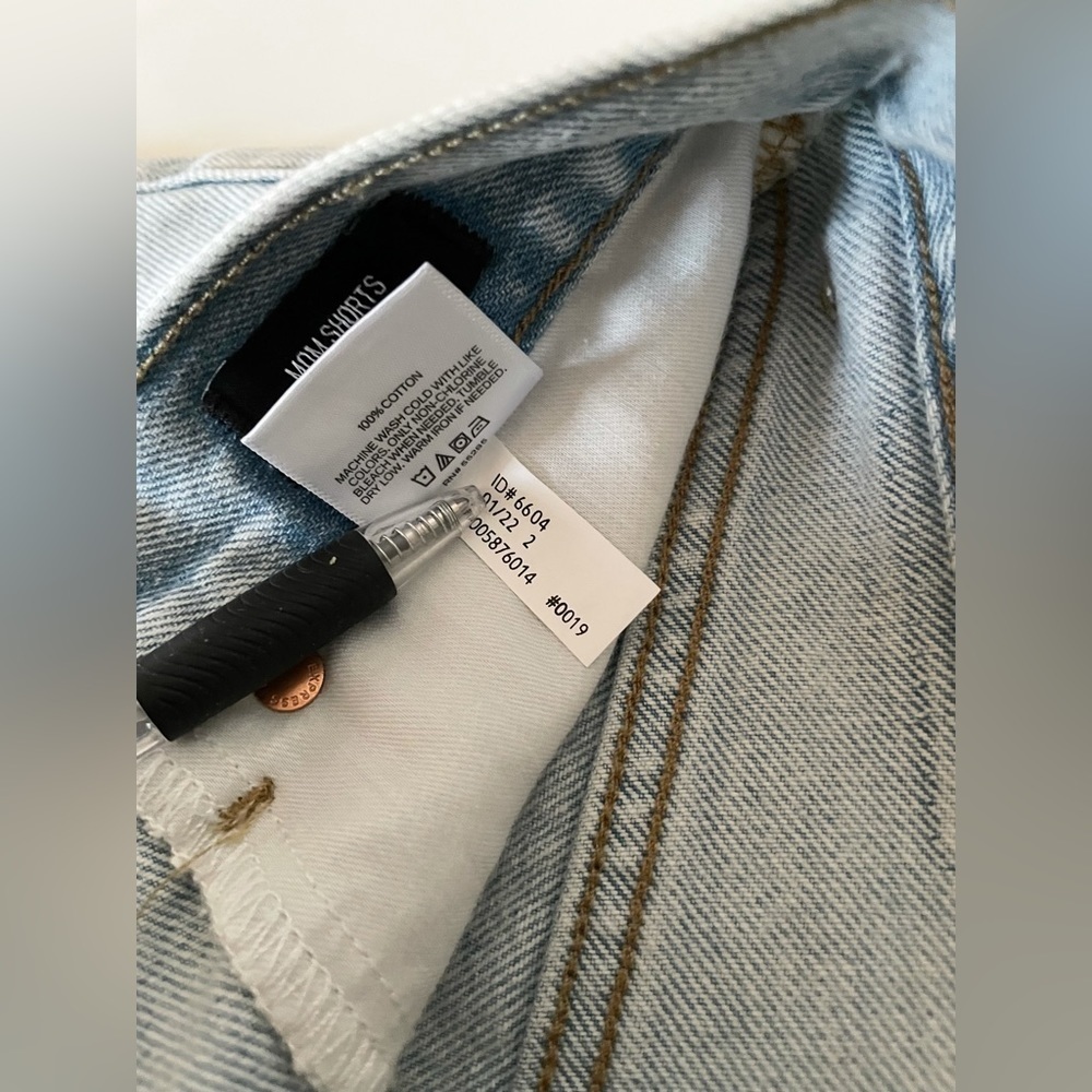 Express Light Jean Denim Super High Rise Distressed Cotton Mom Shorts Women’s 2 - Picture 11 of 13